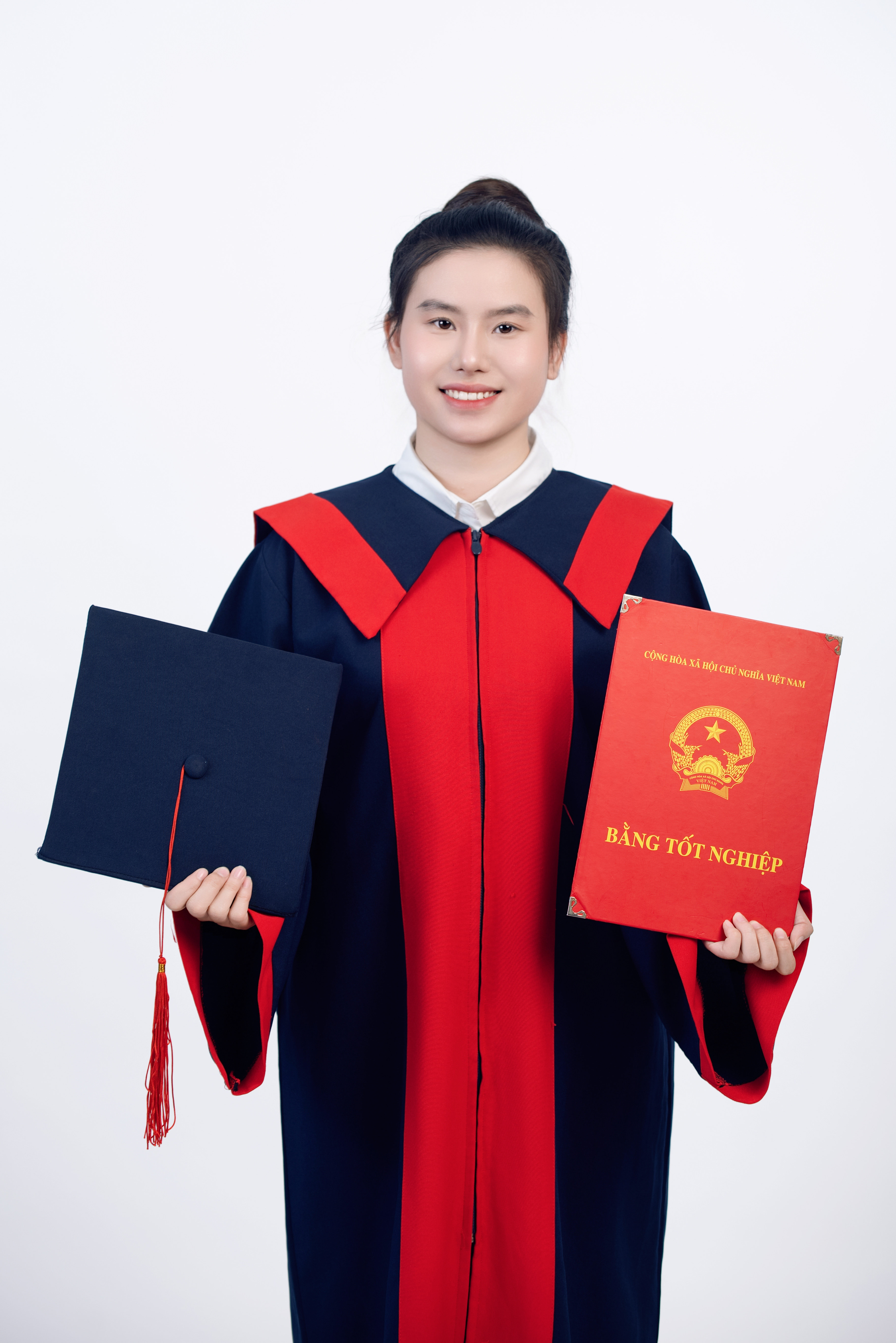 Chụp ảnh cử nhân tốt nghiệp studio - Buôn Ma Thuột - Đắk Lak - Hồ Chí Minh - Sai Gon